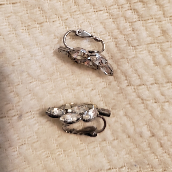 EC Vintage Sparkly Clip Earrings - Picture 2 of 3